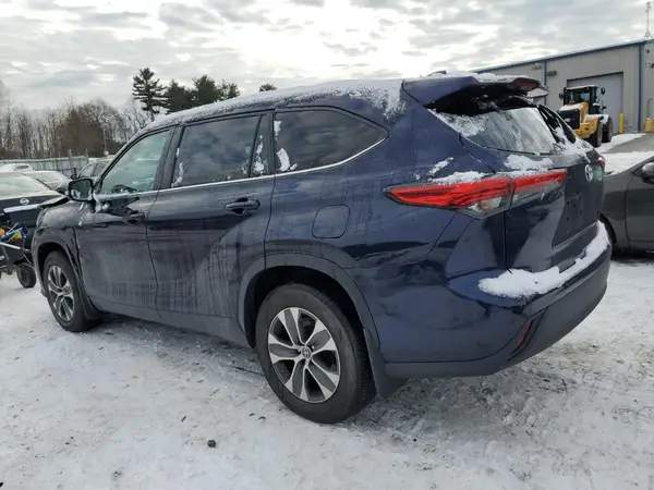5TDGZRBH7MS529976 2021 TOYOTA HIGHLANDER - Image 2