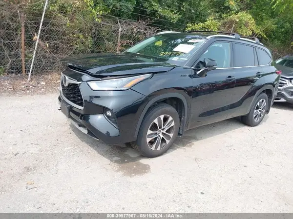 5TDGZRBH7MS532120 2021 TOYOTA HIGHLANDER - Image 2