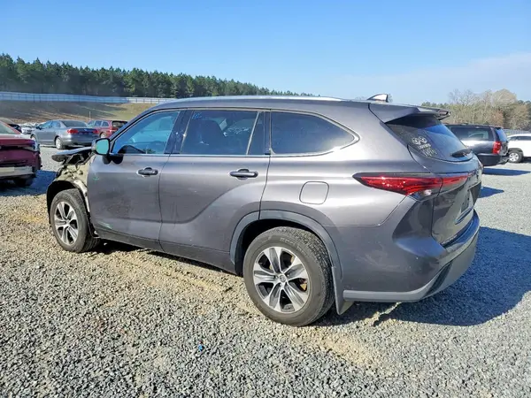 5TDGZRBH7MS537110 2021 TOYOTA HIGHLANDER - Image 2