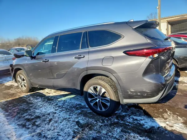 5TDGZRBH7MS540976 2021 TOYOTA HIGHLANDER - Image 2
