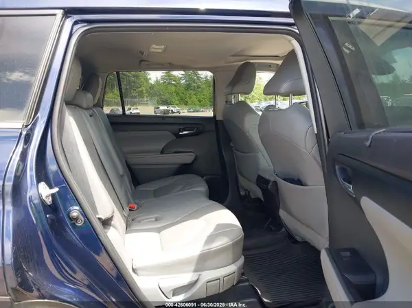 5TDGZRBH7MS541142 2021 TOYOTA HIGHLANDER - Image 8