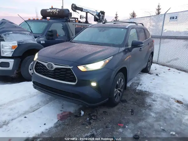 5TDGZRBH7MS543926 2021 TOYOTA HIGHLANDER - Image 2