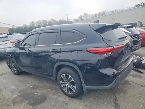 5TDGZRBH7MS545160 2021 TOYOTA HIGHLANDER - Image 2