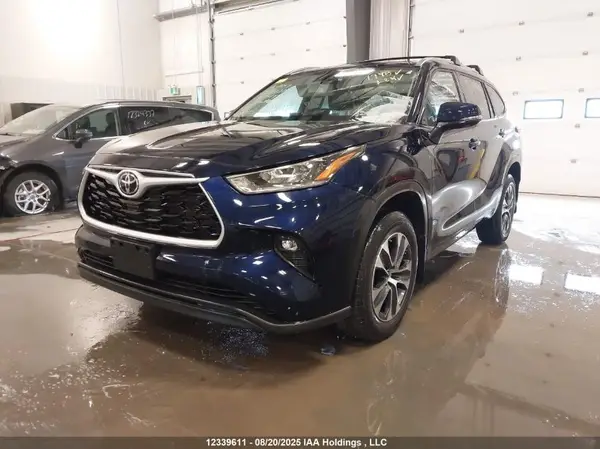 5TDGZRBH7MS550472 2021 TOYOTA HIGHLANDER - Image 2
