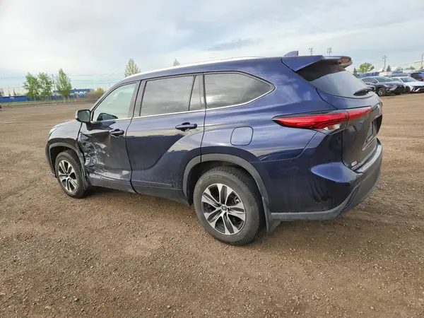 5TDGZRBH7MS557468 2021 TOYOTA HIGHLANDER - Image 2