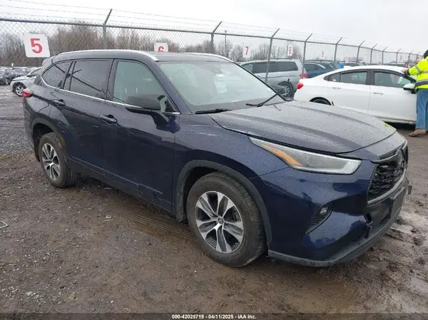 5TDGZRBH7MS557907 2021 TOYOTA HIGHLANDER - Image 1