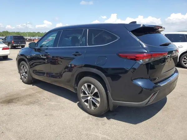 5TDGZRBH7NS175278 2022 TOYOTA HIGHLANDER - Image 2