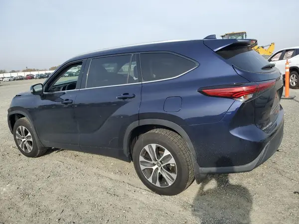 5TDGZRBH7NS188547 2022 TOYOTA HIGHLANDER - Image 2