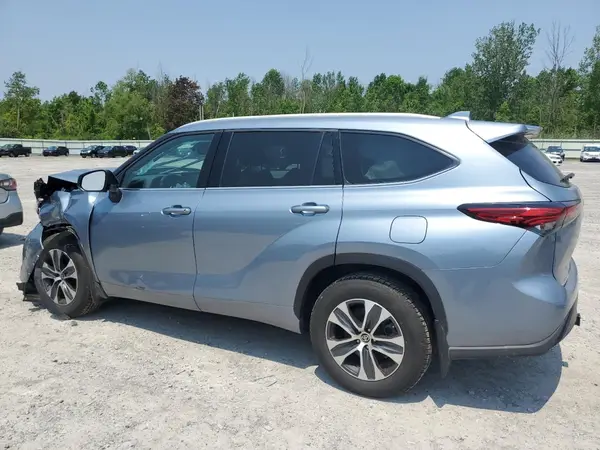 5TDGZRBH7NS192629 2022 TOYOTA HIGHLANDER - Image 2