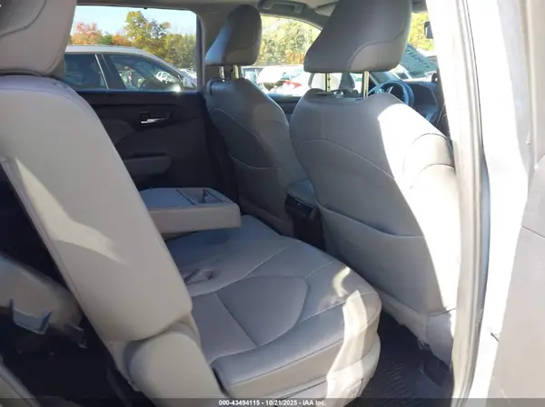 5TDGZRBH7NS206755 2022 TOYOTA HIGHLANDER - Image 8