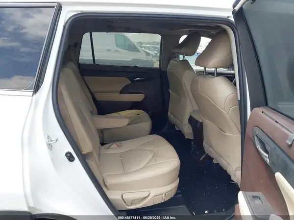 5TDGZRBH7NS221160 2022 TOYOTA HIGHLANDER - Image 8