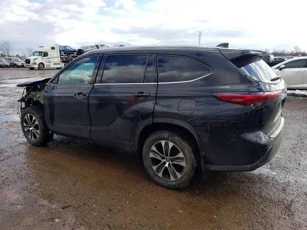 5TDGZRBH7NS221367 2022 TOYOTA HIGHLANDER - Image 2