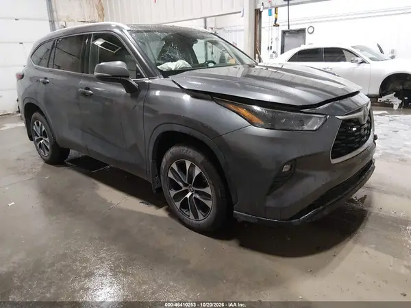 5TDGZRBH7NS224818 2022 TOYOTA HIGHLANDER - Image 1