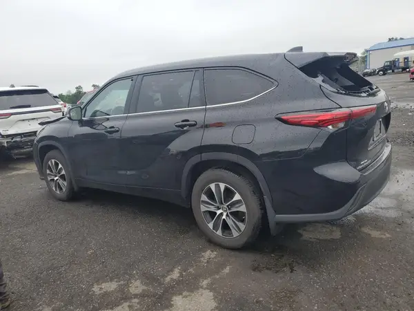 5TDGZRBH7NS241862 2022 TOYOTA HIGHLANDER - Image 2