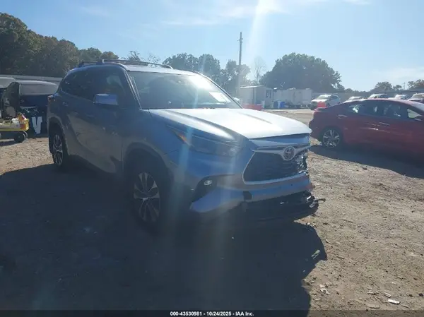 5TDGZRBH7NS245054 2022 TOYOTA HIGHLANDER - Image 1