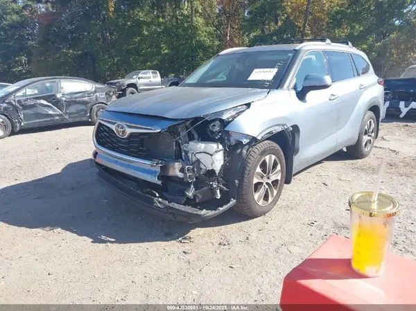 5TDGZRBH7NS245054 2022 TOYOTA HIGHLANDER - Image 2