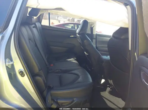 5TDGZRBH7NS245054 2022 TOYOTA HIGHLANDER - Image 8