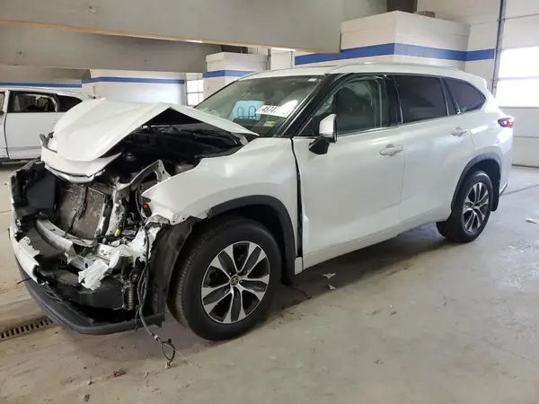 5TDGZRBH7NS247290 2022 TOYOTA HIGHLANDER - Image 1