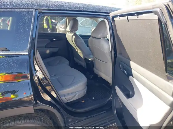 5TDGZRBH7NS567841 2022 TOYOTA HIGHLANDER - Image 8