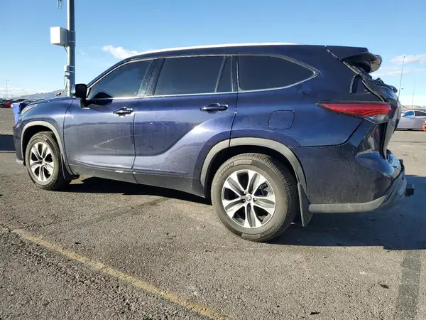 5TDGZRBH7NS570528 2022 TOYOTA HIGHLANDER - Image 2