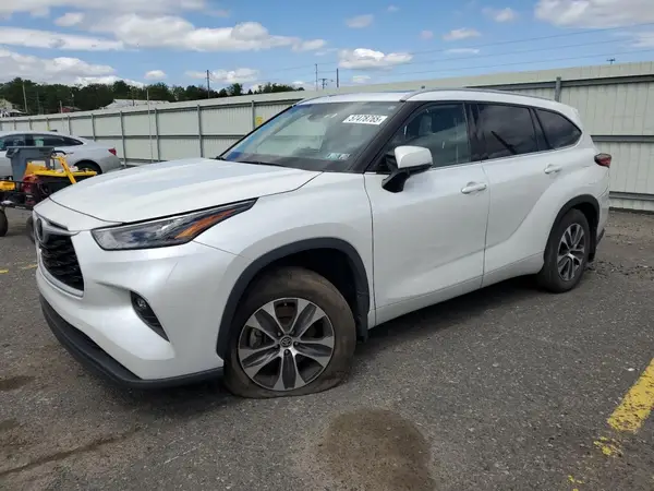5TDGZRBH7NS589533 2022 TOYOTA HIGHLANDER - Image 1