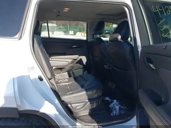 5TDGZRBH7NS590598 2022 TOYOTA HIGHLANDER - Image 8