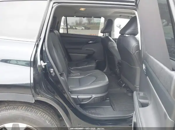 5TDGZRBH7NS595414 2022 TOYOTA HIGHLANDER - Image 8