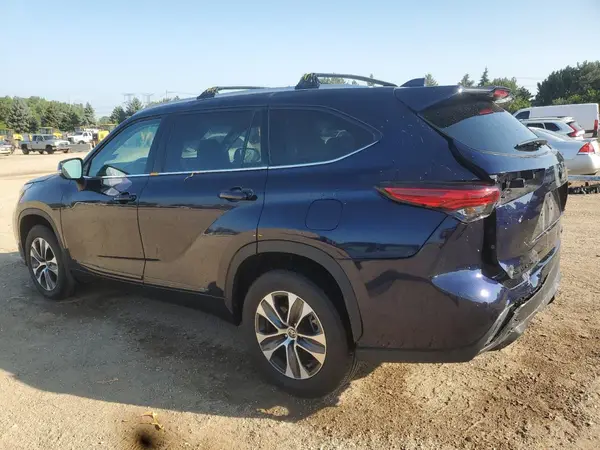 5TDGZRBH7NS595820 2022 TOYOTA HIGHLANDER - Image 2