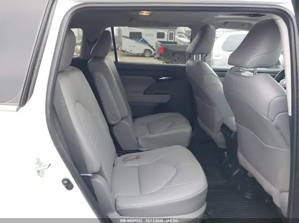 5TDGZRBH7NS596580 2022 TOYOTA HIGHLANDER - Image 8