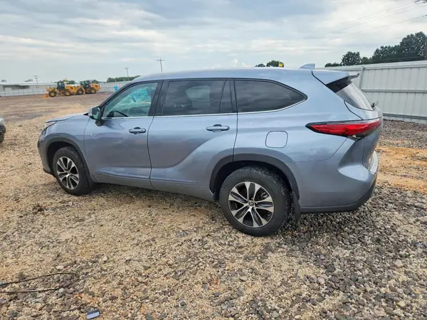 5TDGZRBH8LS046396 2020 TOYOTA HIGHLANDER - Image 2
