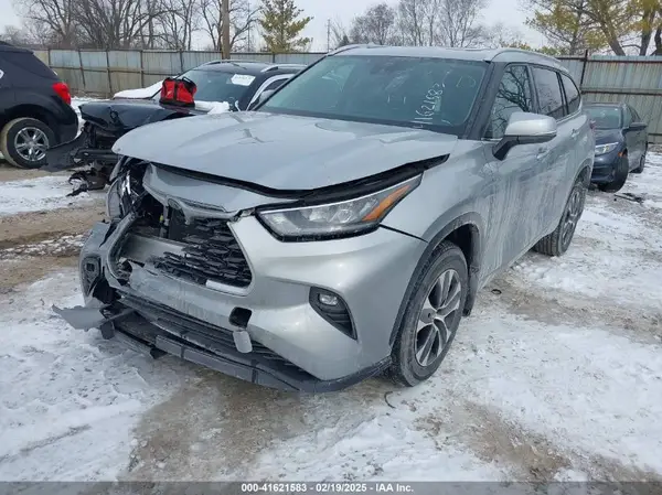 5TDGZRBH8LS046415 2020 TOYOTA HIGHLANDER - Image 2