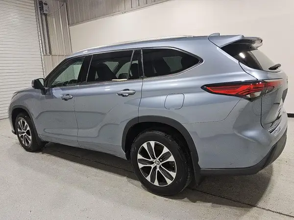 5TDGZRBH8LS052568 2020 TOYOTA HIGHLANDER - Image 2