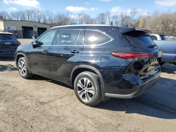 5TDGZRBH8LS505698 2020 TOYOTA HIGHLANDER - Image 2
