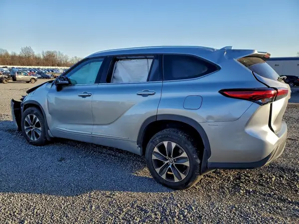 5TDGZRBH8LS513171 2020 TOYOTA HIGHLANDER - Image 2