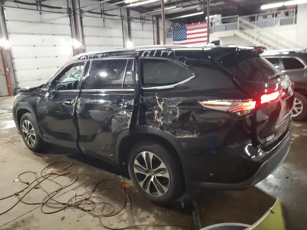 5TDGZRBH8LS513512 2020 TOYOTA HIGHLANDER - Image 2