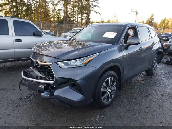 5TDGZRBH8LS516863 2020 TOYOTA HIGHLANDER - Image 2