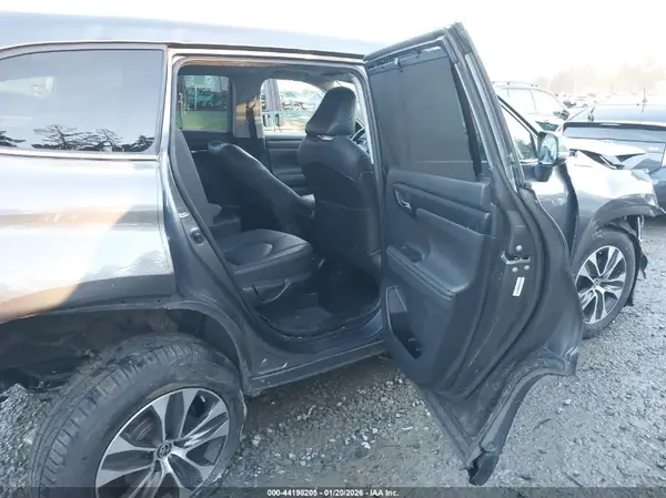5TDGZRBH8LS516863 2020 TOYOTA HIGHLANDER - Image 8