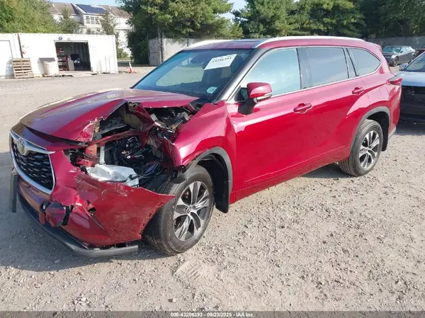 5TDGZRBH8MS058131 2021 TOYOTA HIGHLANDER - Image 2