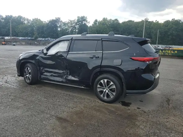 5TDGZRBH8MS060624 2021 TOYOTA HIGHLANDER - Image 2