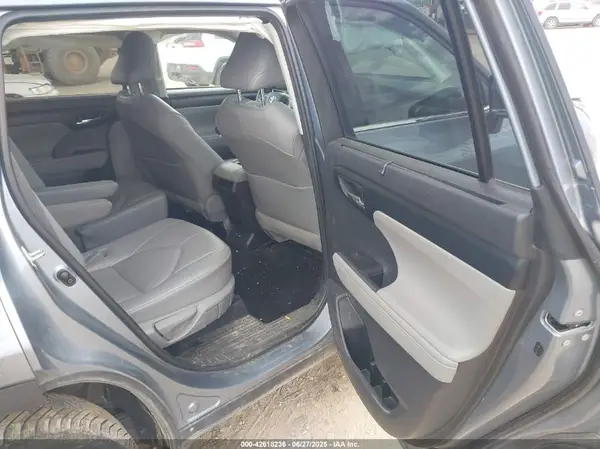 5TDGZRBH8MS066066 2021 TOYOTA HIGHLANDER - Image 8