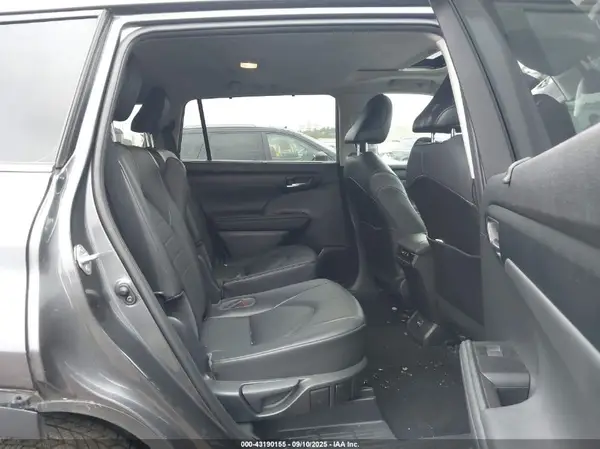 5TDGZRBH8MS069016 2021 TOYOTA HIGHLANDER - Image 8