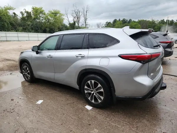 5TDGZRBH8MS075186 2021 TOYOTA HIGHLANDER - Image 2