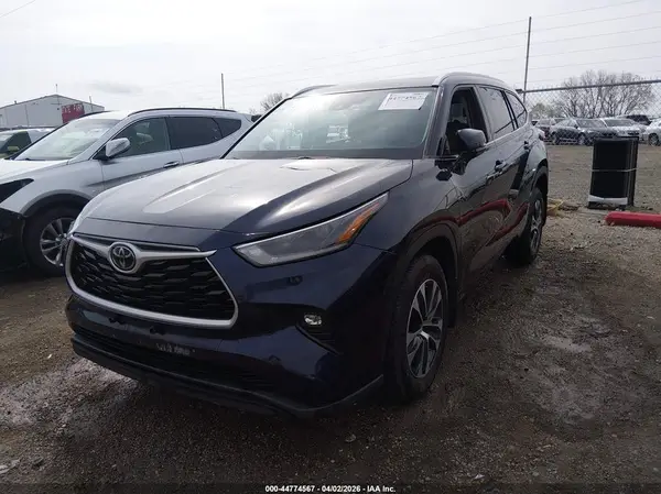 5TDGZRBH8MS076063 2021 TOYOTA HIGHLANDER - Image 2