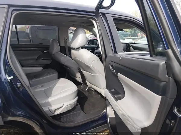 5TDGZRBH8MS076063 2021 TOYOTA HIGHLANDER - Image 8