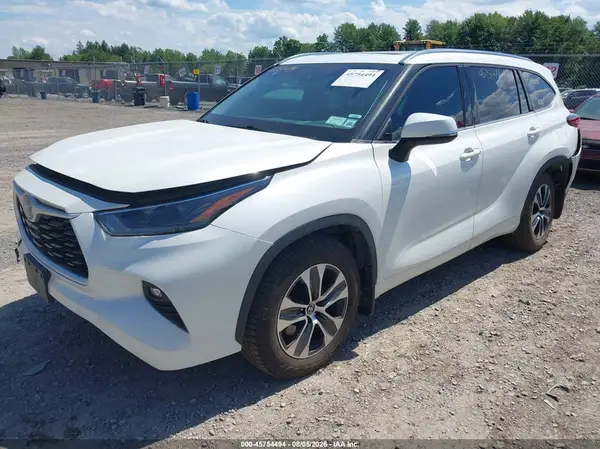 5TDGZRBH8MS077195 2021 TOYOTA HIGHLANDER - Image 2