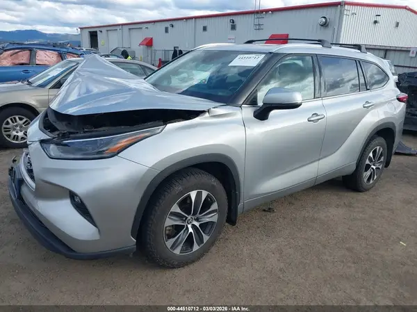 5TDGZRBH8MS084177 2021 TOYOTA HIGHLANDER - Image 2
