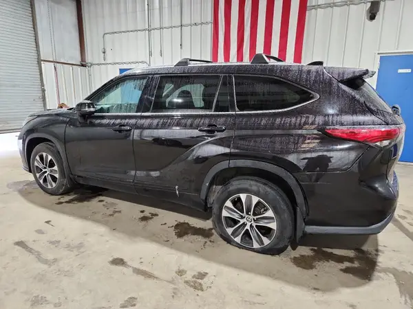 5TDGZRBH8MS104623 2021 TOYOTA HIGHLANDER - Image 2