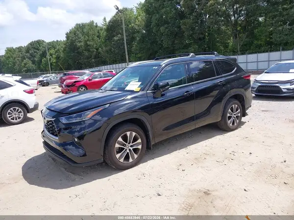 5TDGZRBH8MS105027 2021 TOYOTA HIGHLANDER - Image 2