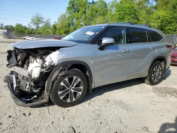 5TDGZRBH8MS118926 2021 TOYOTA HIGHLANDER - Image 1