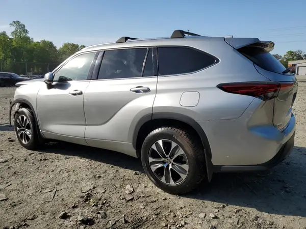 5TDGZRBH8MS118926 2021 TOYOTA HIGHLANDER - Image 2